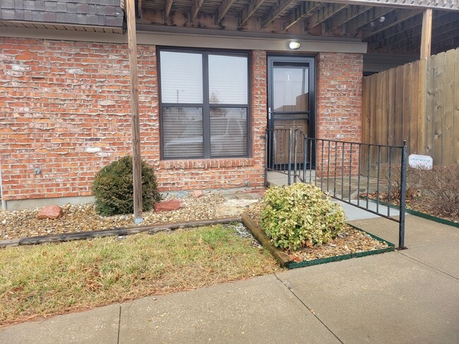 Building Photo - 2801 SW Prairie Rd