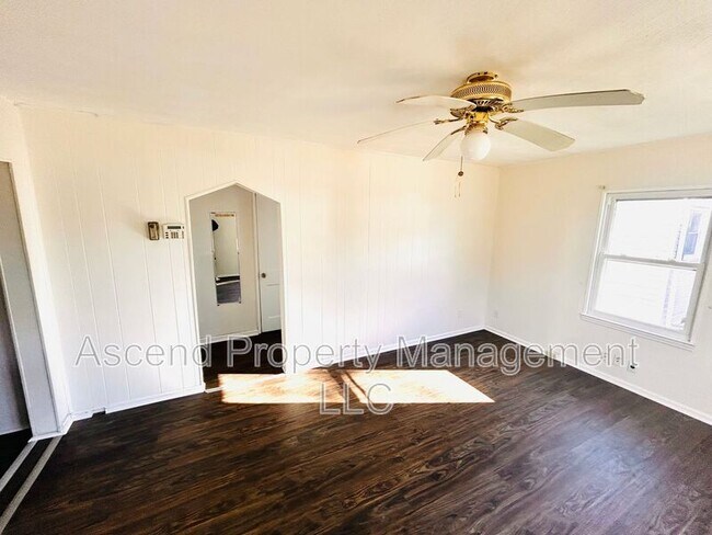 Building Photo - 4909 Cameron Ln