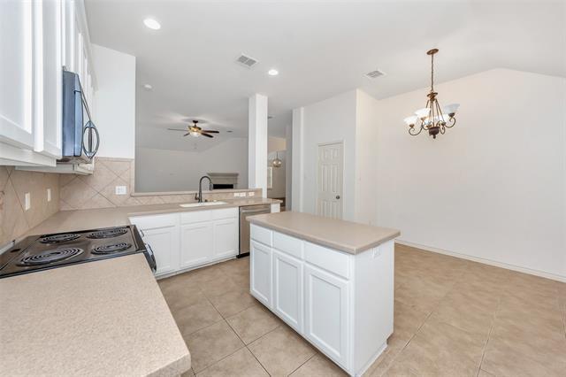 Building Photo - 10209 Fossil Valley Dr