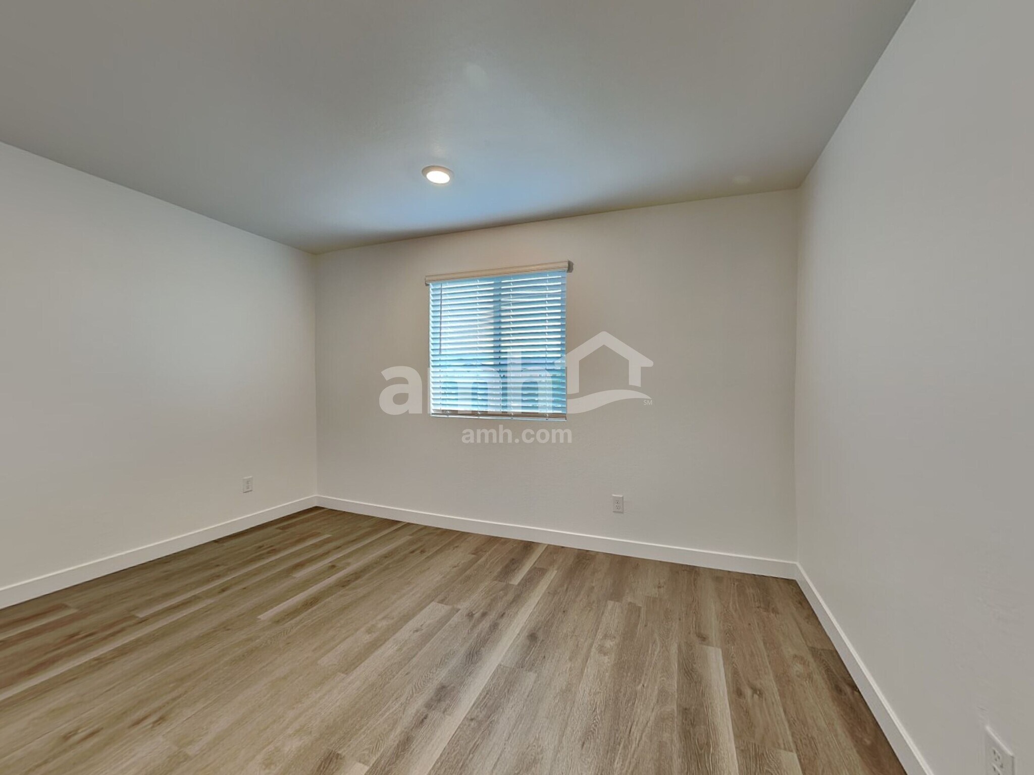 Building Photo - 20177 W Thomas Rd