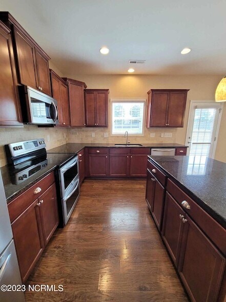 Building Photo - 523 N Prince Henry Way