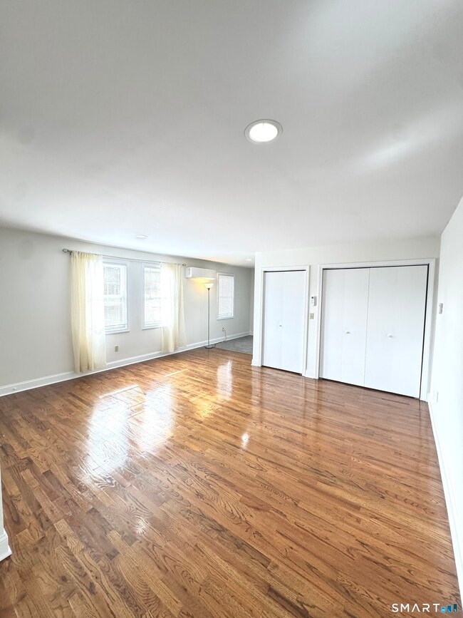 Building Photo - 93 New Canaan Ave
