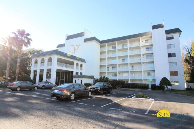 Building Photo - Spacious waterfront furnished condo in Destin!