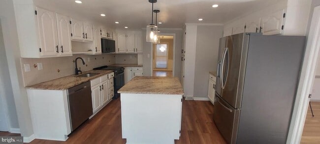 Building Photo - 19100 Annapolis Way