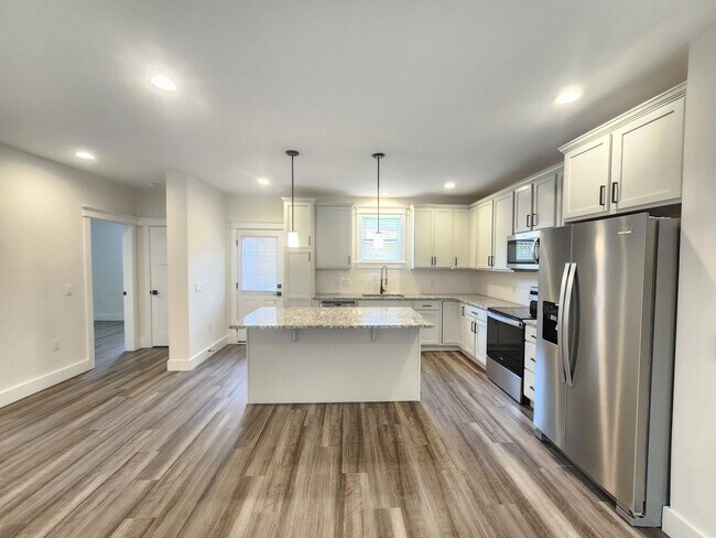 Building Photo - 1128 Blueview Dr