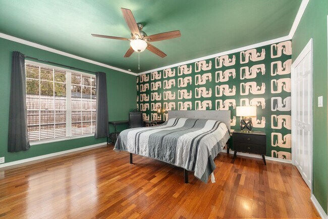 Building Photo - 2222 W University Ave