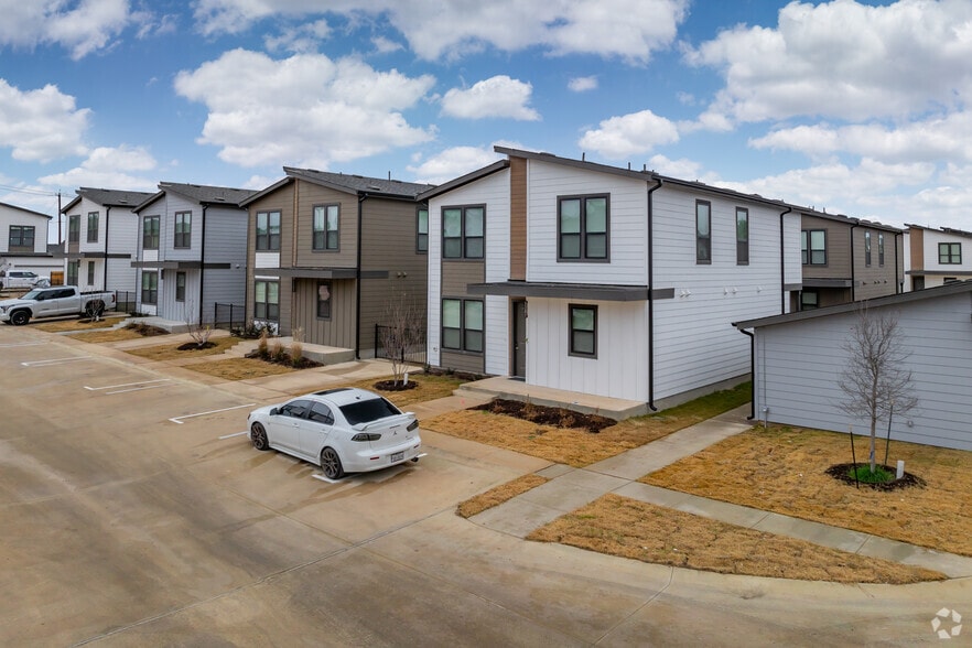 Building Photo - Alaro