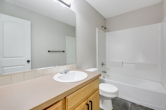 Building Photo - Totally Updated 3 Bedroom 4 Bath home