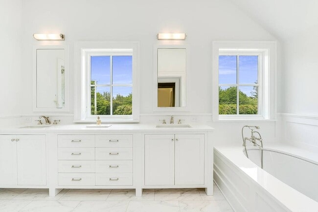 Building Photo - 571 Pauls Ln