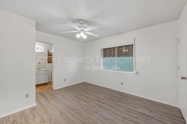 Building Photo - 6120 E Augusta Cir