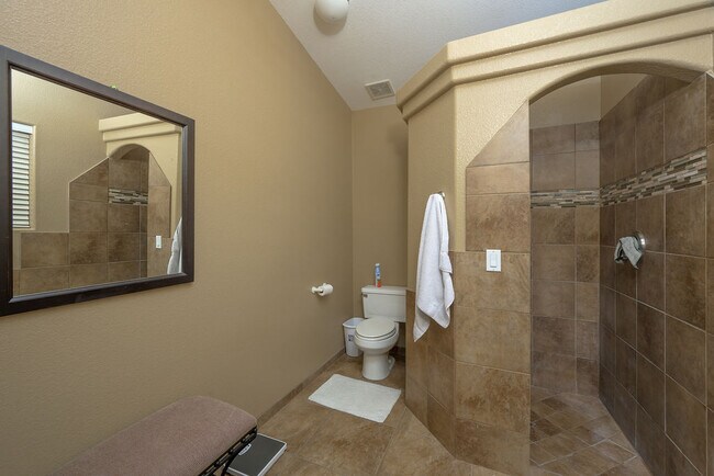 Building Photo - 2121 Desert Lakes Dr