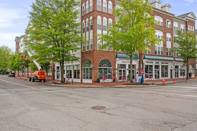 Building Photo - 171 Somervelle St
