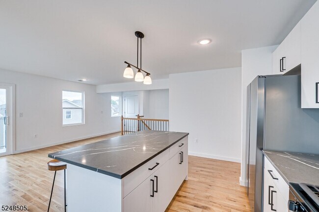 Building Photo - 708 Seaport Dr.