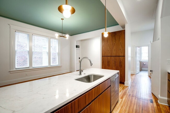 Building Photo - 2620 Hanover Ave