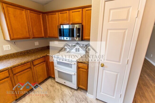 Building Photo - 6714 E Flynn Ave