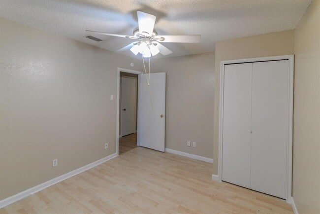Building Photo - 115 Price Dr