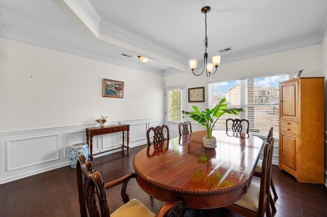 Building Photo - Furnished or Unfurnished spacious two story traditional conveniently located and ready now!