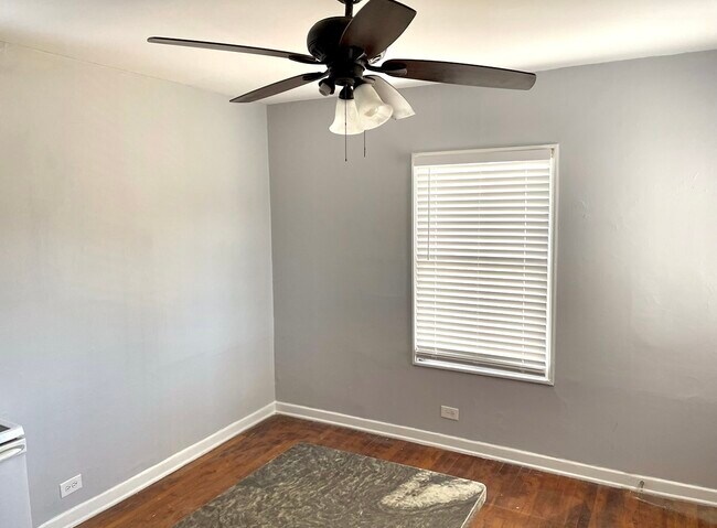 Dining - 427 Eleanor Ave