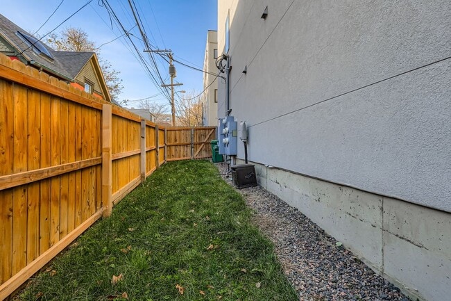 Building Photo - City Park West Home Available Immediately!