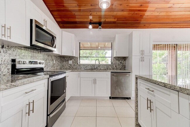 Building Photo - 14221 SW 106th Terrace