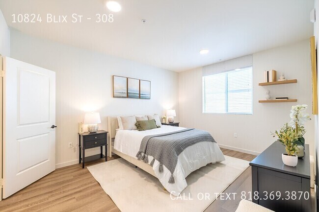 Building Photo - 10824 Blix St