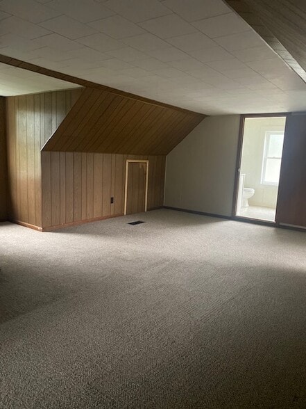 Building Photo - 1102 Lindberg Rd