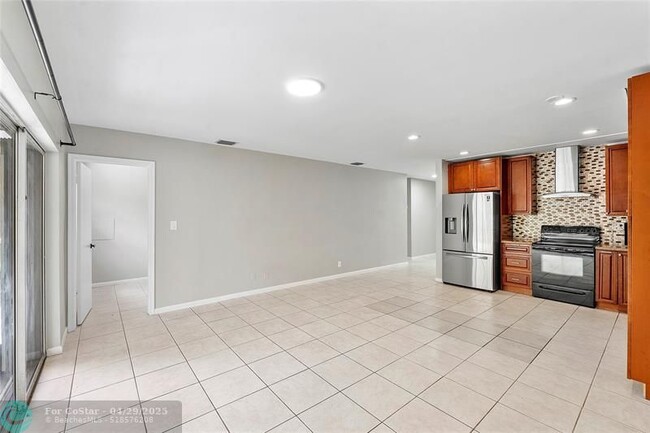 Building Photo - 3843 NW 81st Terrace