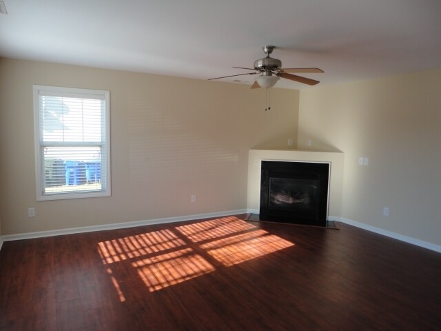 Building Photo - 611 Blue Lake Dr