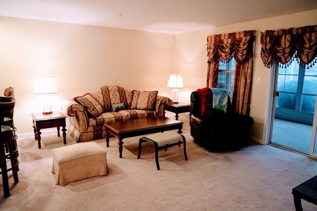 Building Photo - Fully Furnished 3-Bedroom Condo in Middletown – 50% OFF Your 2nd Month's Rent!  Available July 1 ...