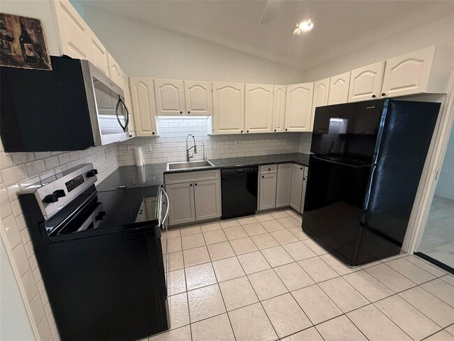 Building Photo - 512 Dewhurst St