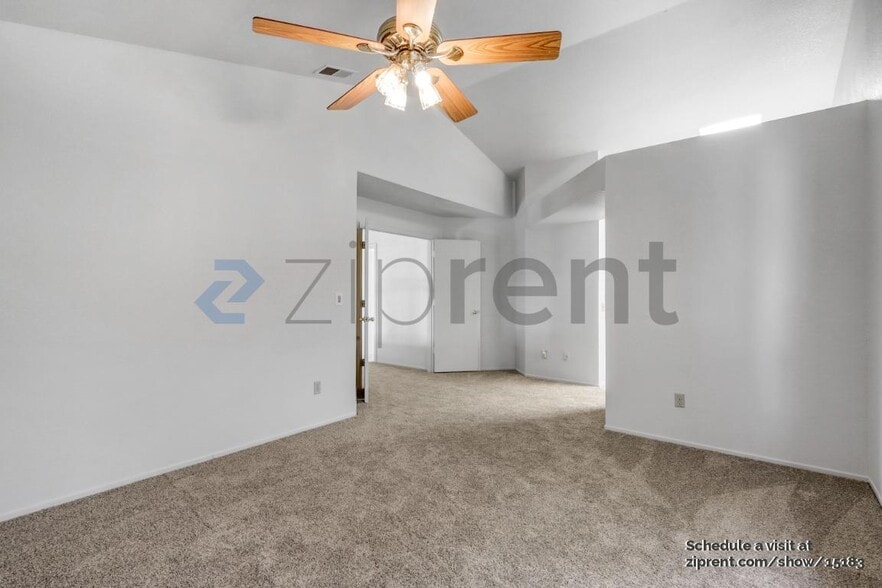 Building Photo - Unit