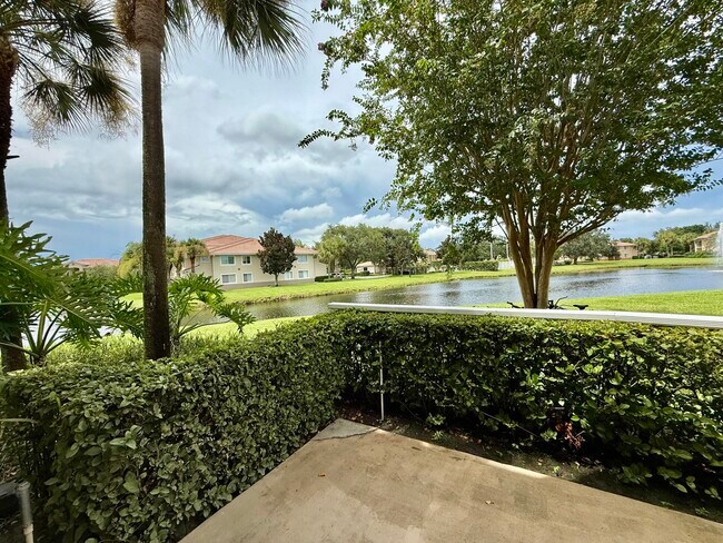 Building Photo - 191 SW Palm Dr
