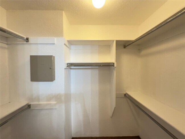 Building Photo - 1109 Dustin Dr