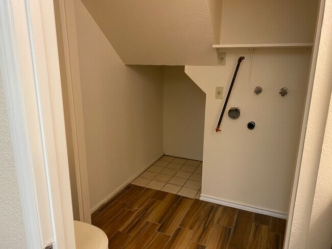 Washer/Dryer hookups - 8167 Vineyard Ave