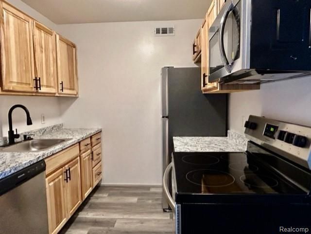 Building Photo - 8741 Green Willow Dr