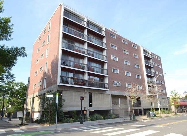 Building Photo - 1643 Cambridge St