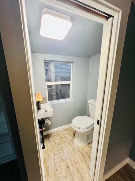 Building Photo - 260 W Chestnut St