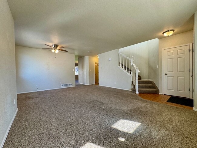Building Photo - 3 Bedroom Home With Plenty of Space! Avail...