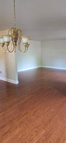 Building Photo - 349 Burdock Ct