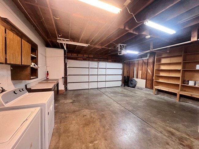 Building Photo - BRIGHT & SPACIOUS 3BD/2BA TOWNHOME IN PLEASANTON CA!!!