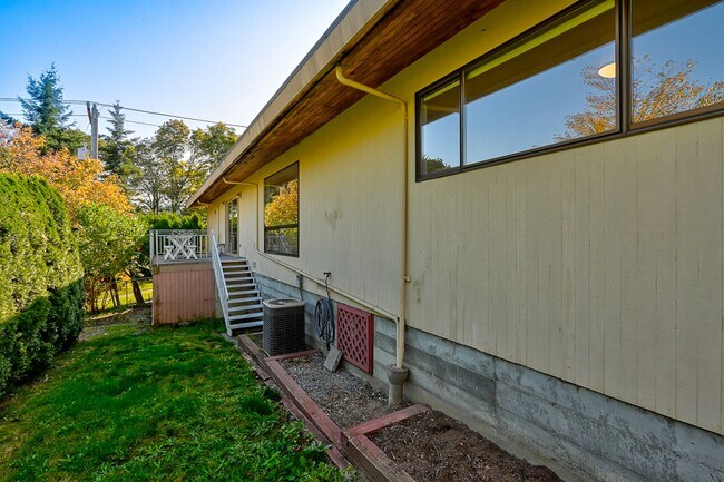 Building Photo - Updated 2 Bedroom House in Magnolia