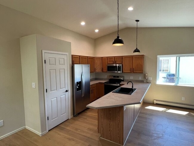 Building Photo - 5 Burgundy Ct