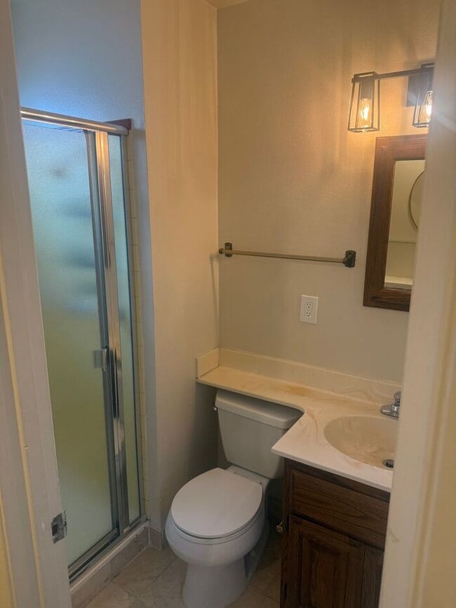 Building Photo - Charming 3 bedroom 2 bath home