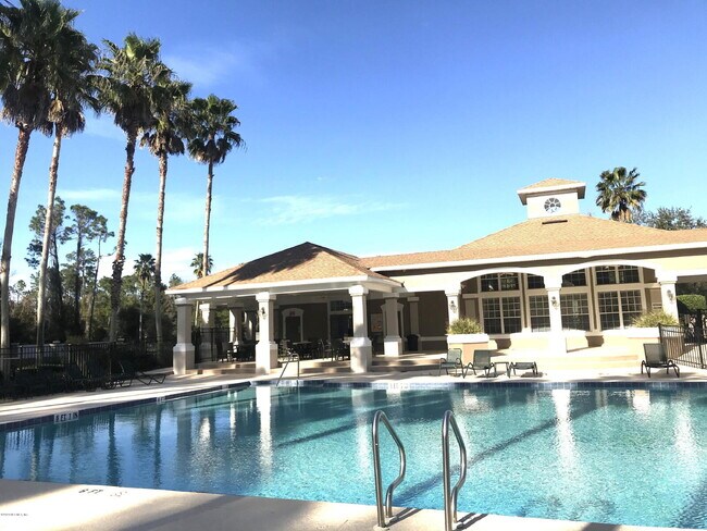 Building Photo - The Overlook - Baymeadows