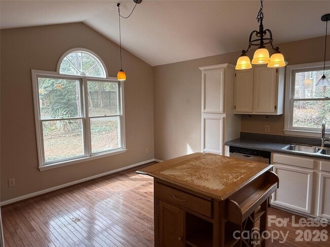 Building Photo - 1908 Thurmond Pl