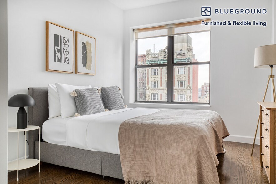 Building Photo - 212 W 91st St
