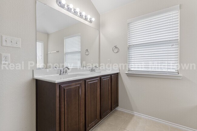 Building Photo - 2035 Karsen Ln