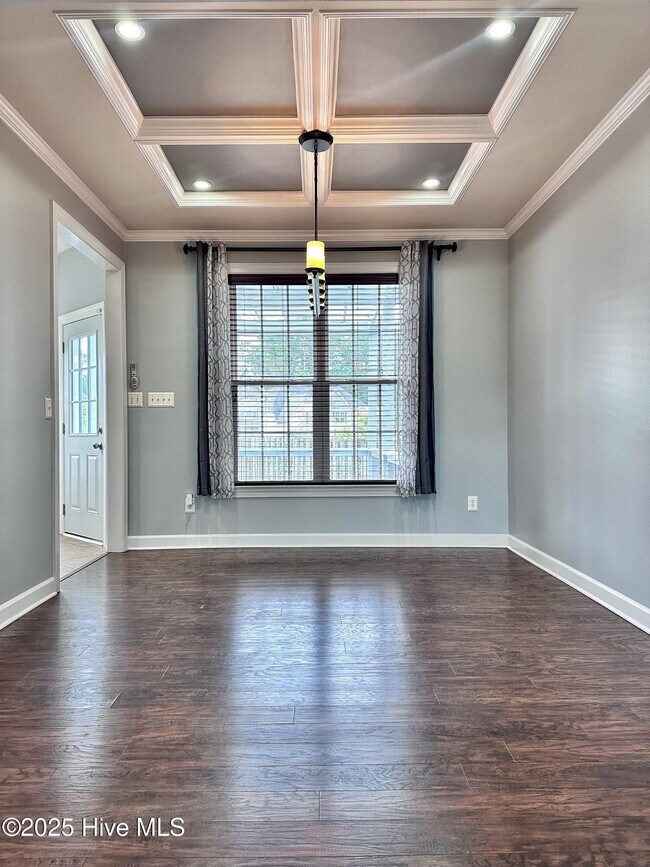 Building Photo - 300 Walkens Woods Ln