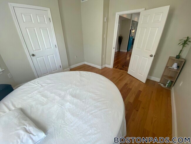 Building Photo - 74 Wyeth St