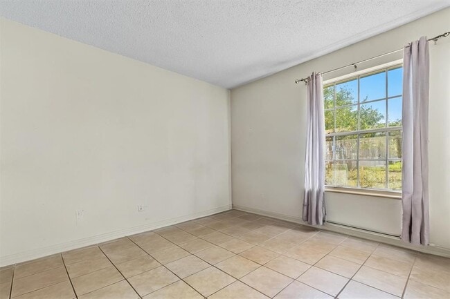 Building Photo - 722 Wales Way